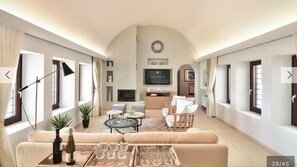 Exclusive Villa, 3 Bedrooms, Private Pool | 3 bedrooms, minibar, individually decorated, individually furnished