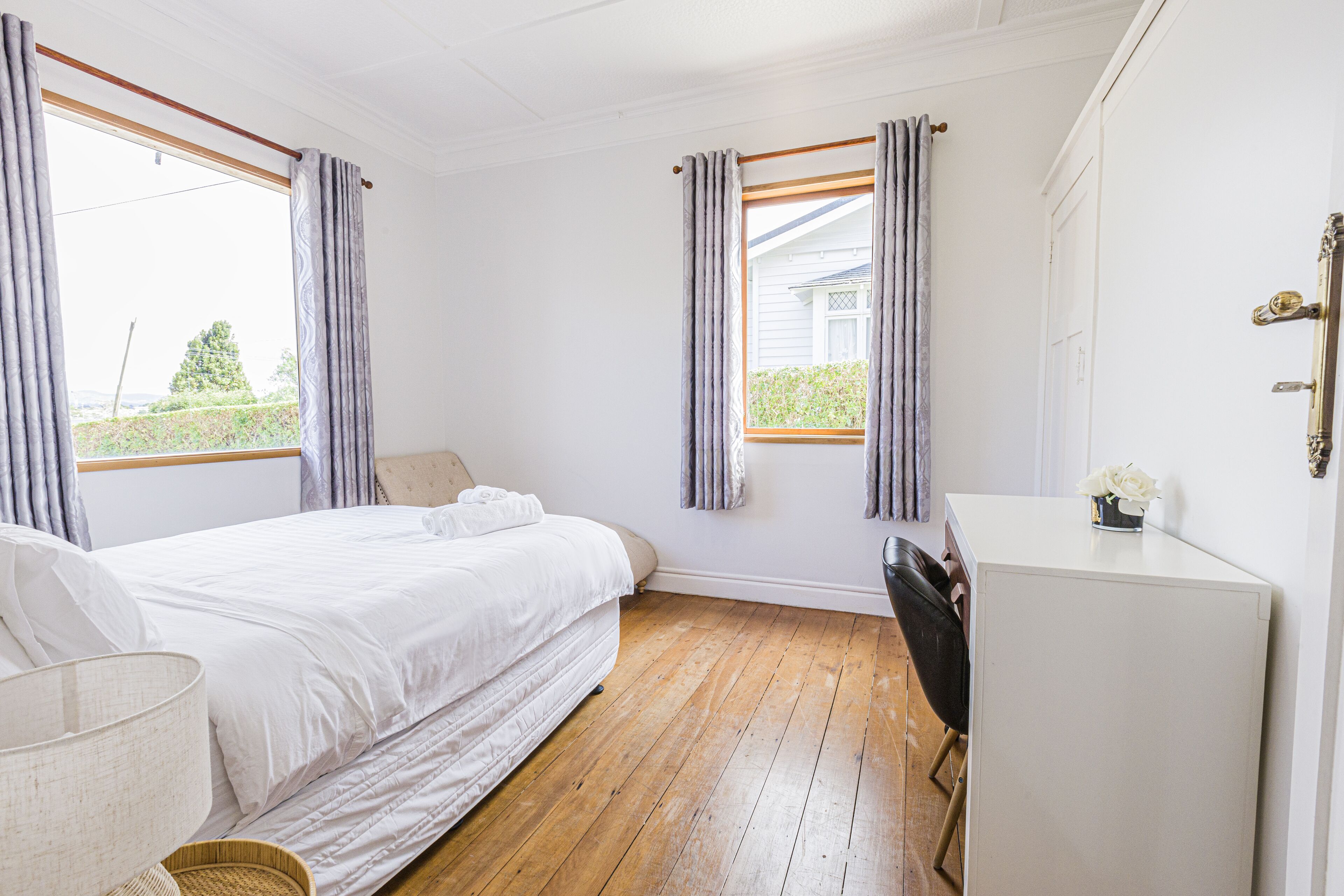 3 slaapkamers, een strijkplank/strijkijzer, gratis wifi, beddengoed