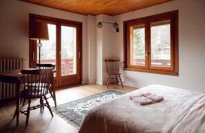 Panoramic Double Room, Shared Bathroom, Mountain View (Chambre Verte) | 1 bilik tidur, Wi-fi percuma, cadar katil