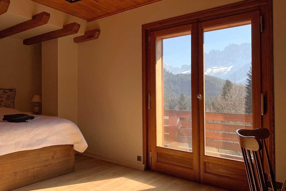 Panorama tweepersoonskamer, gedeelde badkamer, uitzicht op bergen (Toile de Jouy) | 1 slaapkamer, gratis wifi, beddengoed