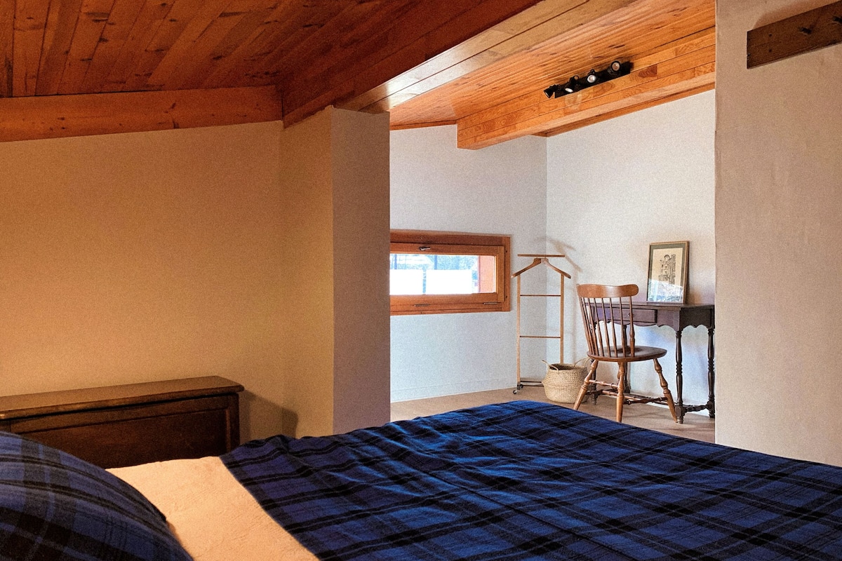 Tweepersoonskamer, gedeelde badkamer, uitzicht op bergen (Bibliothèque) | 1 slaapkamer, gratis wifi, beddengoed