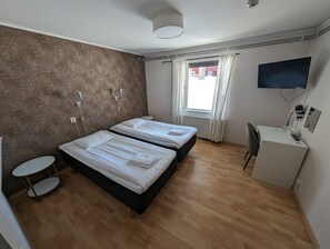 Een bureau, een laptopwerkplek, gratis wifi