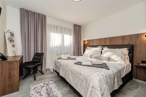 Leilighet – deluxe | Safe på rommet, wi-fi (inkludert) og sengetøy