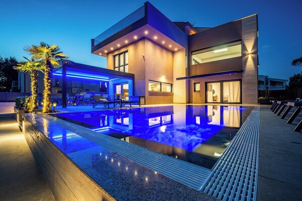 Front of property - Apartments Royal (Vir)