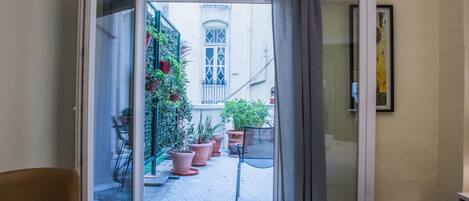 مكواة/لوح كي وواي فاي وملاءات أسرّة