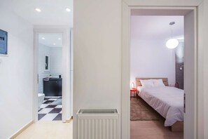 1 slaapkamer, een bureau, een strijkplank/strijkijzer, wifi