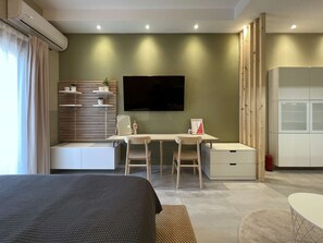 Escrivaninha, ferros/tábuas de passar roupa, Wi-Fi, roupa de cama