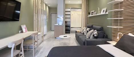 Bureau, fer et planche à repasser, Wi-Fi, draps fournis