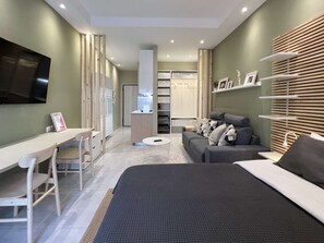 Desk, iron/ironing board, WiFi, bed sheets - Olive Tree: Aristotelous suite (Thessaloniki)