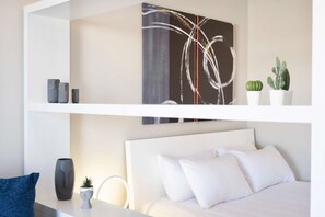 Desk, iron/ironing board, WiFi, bed sheets