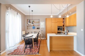 Dining - Penelope: Upscale vintage penthouse (Thessaloniki)