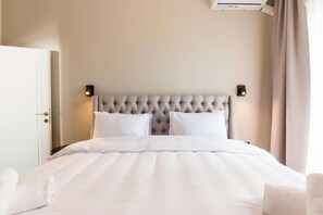 3 bedrooms, desk, iron/ironing board, WiFi - Luxury seafront apt with view (Thessaloniki)