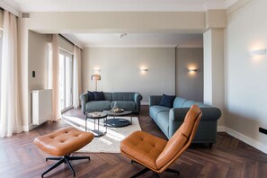 TV, stereo - Luxury seafront apt with view (Thessaloniki)