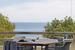 Outdoor dining - Modern Clifton Apartment - Number 5101 (Cape Town)