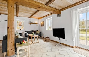 TV, fireplace - 4 bedroom cozy home in Vestervig (Vestervig)