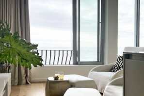 TV - Unique Studio Apartment - Number 4704 (Cape Town)