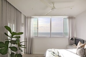 3 bedrooms, iron/ironing board, WiFi, bed sheets - Contemporary Clifton Apartment - Number 5104 (Cape Town)