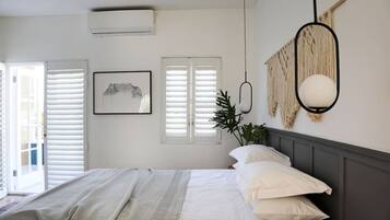 3 bedrooms, desk, iron/ironing board, WiFi