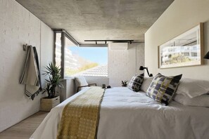 6 bedrooms, desk, iron/ironing board, WiFi - Oldfield House - Number 29 (Cape Town)