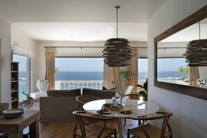 Dining - Scenic Serenity in Clifton - Number 6306 (Cape Town)