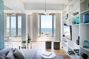 TV - Charming Clifton Apartment - Number 4701 (Cape Town)