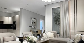 Apartamento design, 3 quartos | Área de estar | Smart TV 55 polegadas com canais a cabo