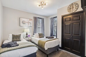 4 sovrum, skrivbord, strykjärn/strykbräda och wi-fi