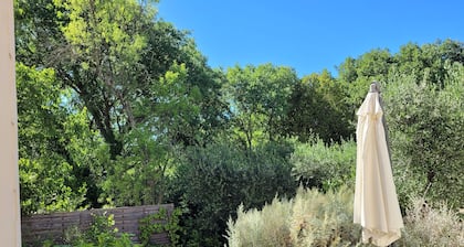 Schönes Ferienhaus in Einem Anwesen mit Pool in der Nähe des Stadtzentrums Uzès