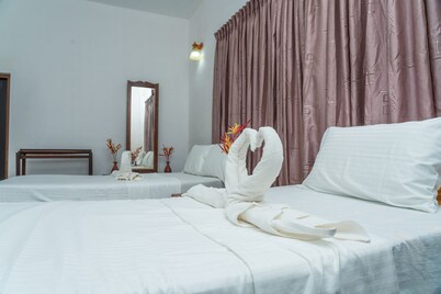 Walking distance to Galle City, Fort and the beach. Unawatuna beach is 6km away.