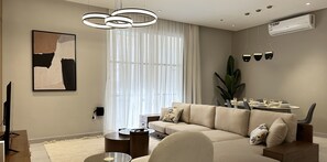 디자인 아파트, 침실 3개 | 거실 공간 | 평면 TV