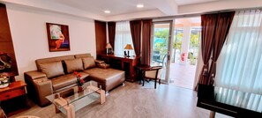 Living area - 🌟✨ Experience luxury redefined at Rosewood Paradise Pool Villa! ✨ 12-18 guests (Muang Pattaya)