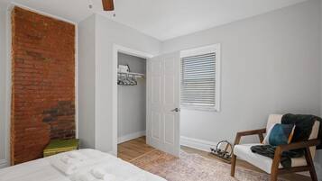 4 soveværelser, skrivebord, strygejern/strygebræt, weekendseng