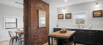 Classic Pittsburgh 4 Square - Easy Access to Town and Airport!