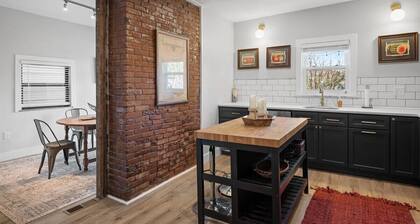 Classic Pittsburgh 4 Square - Easy Access to Town and Airport!