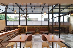 Reception - Ratchathewi Hyde Away (Bangkok)