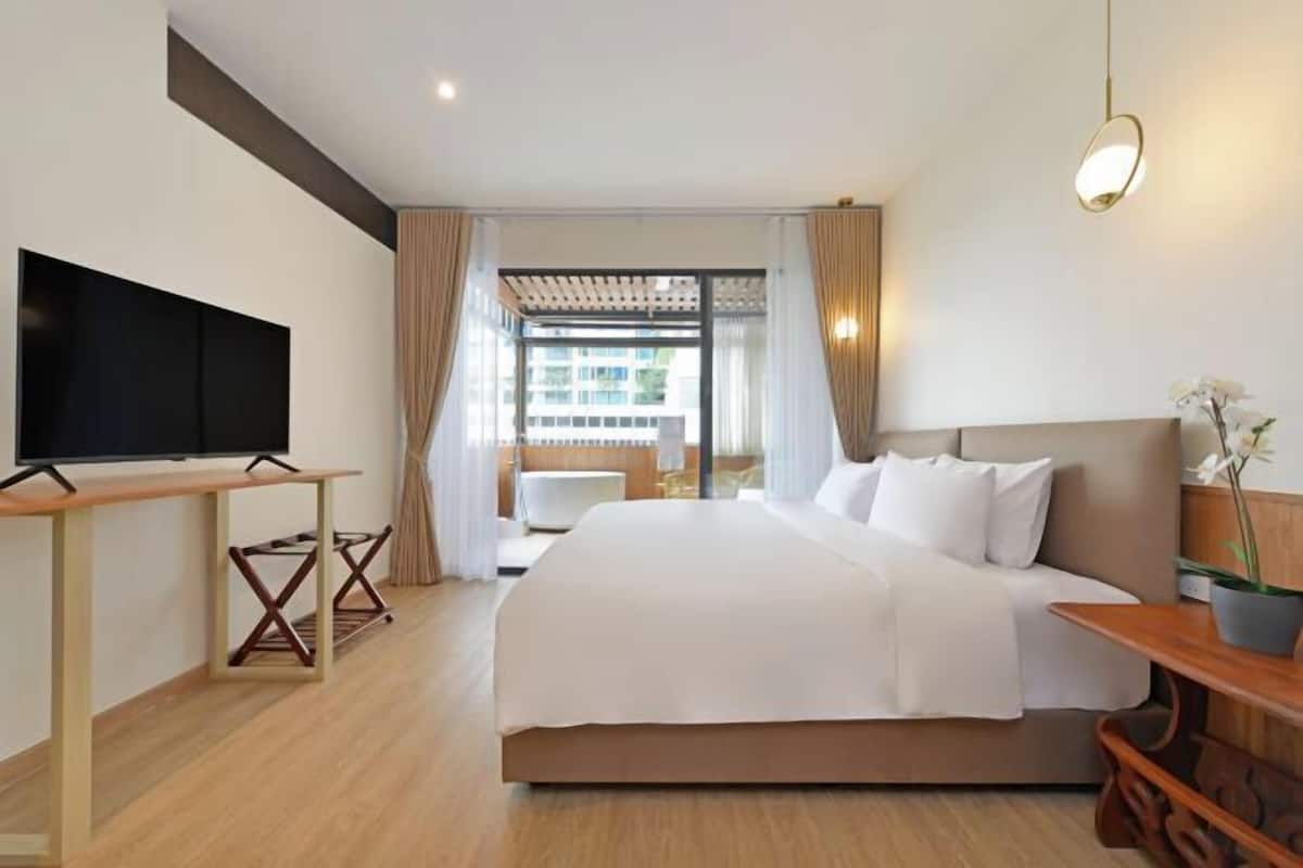 Premium bedding, memory-foam beds, minibar, individually decorated