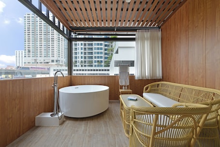 Deluxe Double Room, 2 Twin Beds, Non Smoking, City View | City view