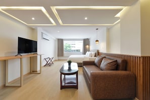 Standard Room, 1 King Bed, Non Smoking, City View | Living area | 49-inch LED TV with digital channels, Netflix, streaming services - Ratchathewi Hyde Away (Bangkok)