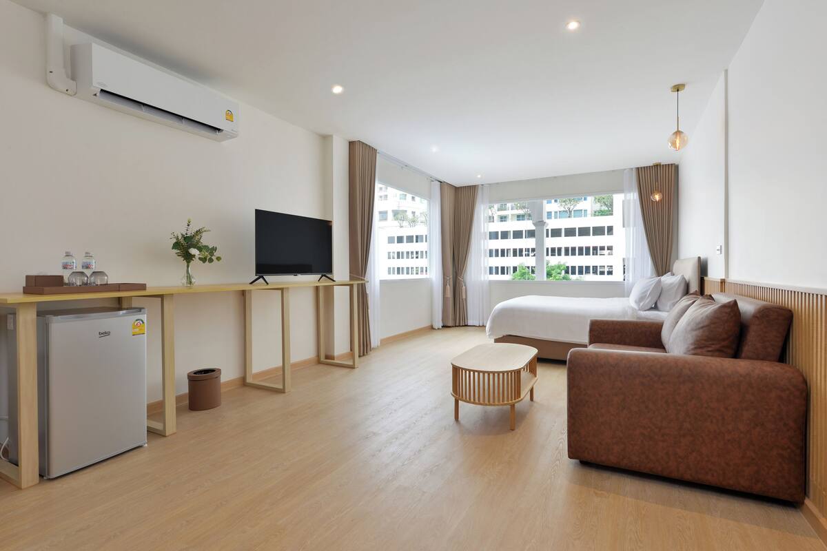 Superior Double Room, 1 King Bed, Non Smoking, City View | Premium bedding, memory foam beds, minibar, blackout drapes