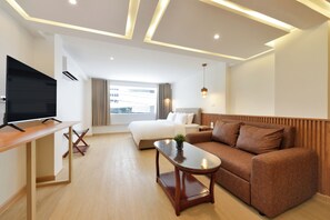 Standard Room, 1 King Bed, Non Smoking, City View | Terrace/patio - Ratchathewi Hyde Away (Bangkok)