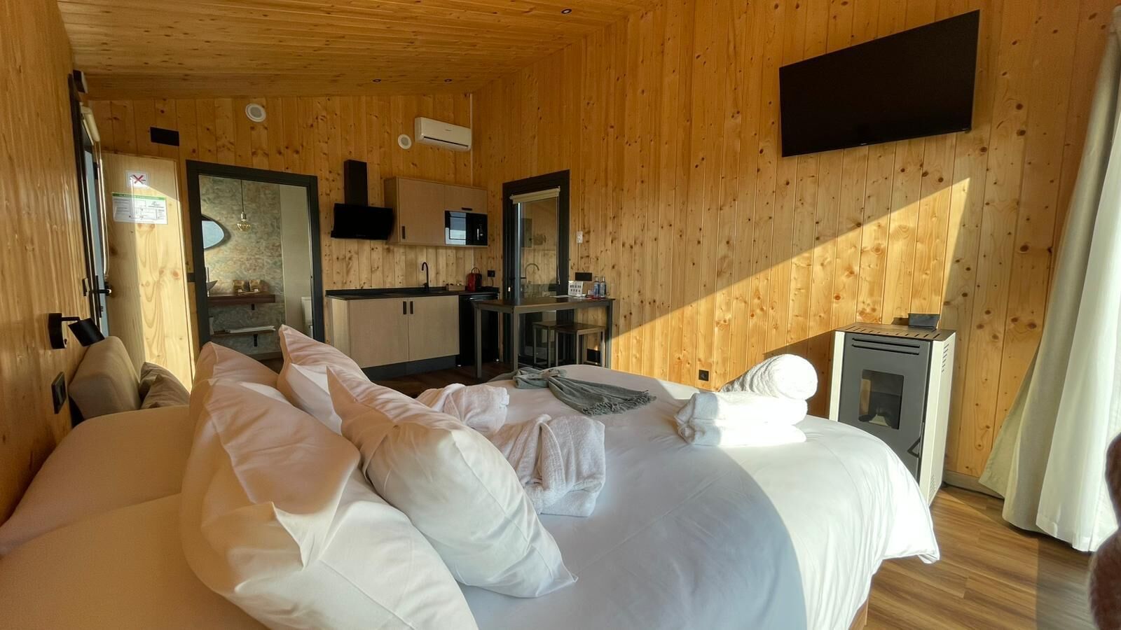 1 bedroom, desk, free WiFi