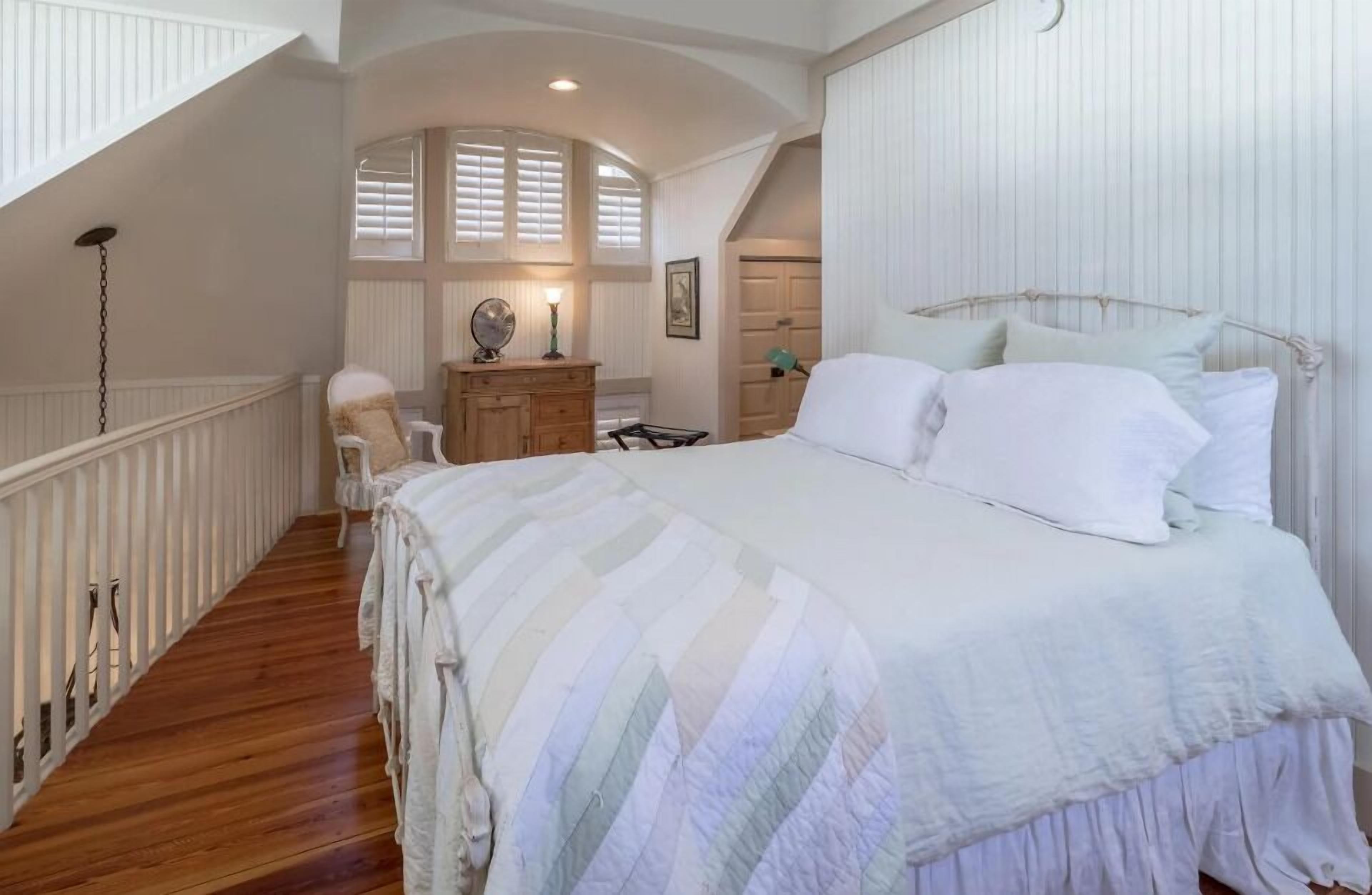 1 bedroom, iron/ironing board, internet, bed sheets
