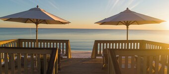 Rosemary's Pineapple Carriage House - Steps to Rosemary Beach Shops, Restaurants, and Beach Access