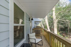 Property grounds - Tortuga Cove: Coastal Charm & Comfort Just Minutes from the Beach! (Fort Walton Beach)