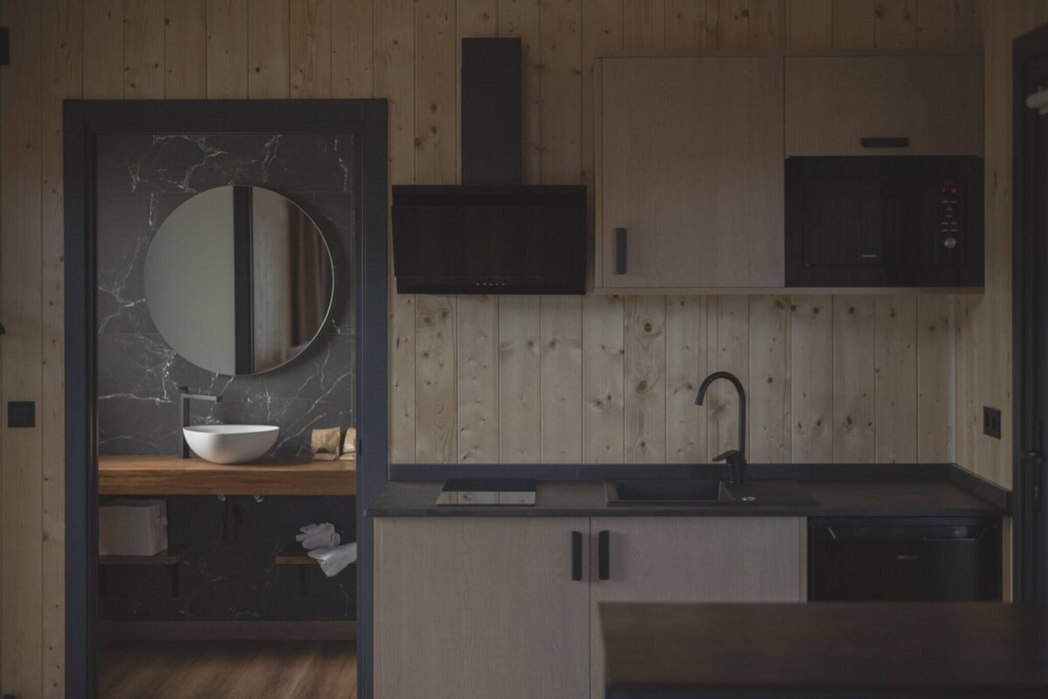 Køleskab, mikrobølgeovn, ovn, kogeplade