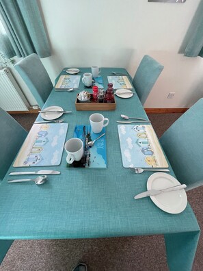 Petit déjeuner complet compris tous les jours