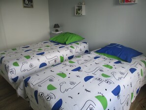 2 chambres, fer et planche à repasser, Wi-Fi, draps fournis