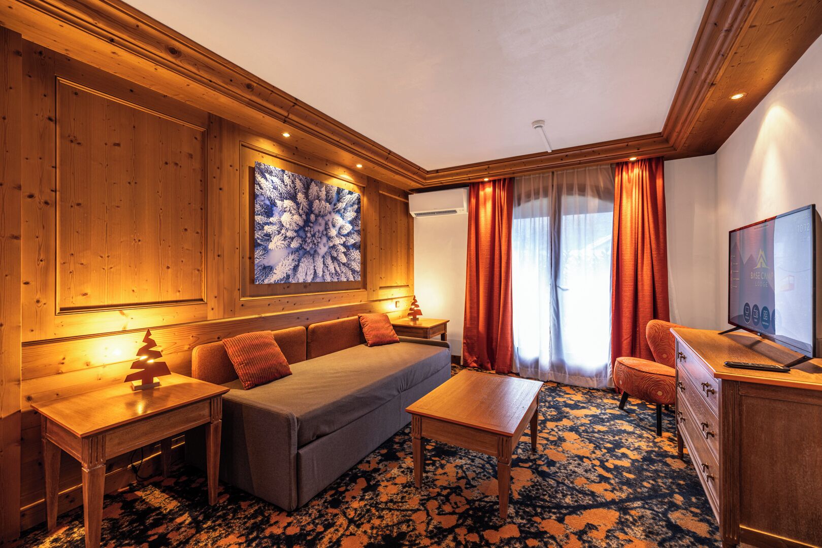 Superior suite | Woonruimte | Flatscreentelevisie