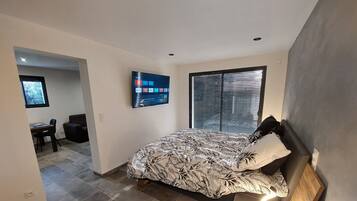 1 bedroom, desk, iron/ironing board, WiFi