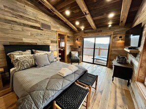 7 habitaciones, escritorio, wifi y ropa de cama